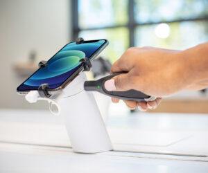 OnePOD 휴대폰을 OnePOD , OneKEY로 잠금이 해제되고 있습니다.