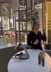 스킨스 코스메틱스의 태블릿 스탠드