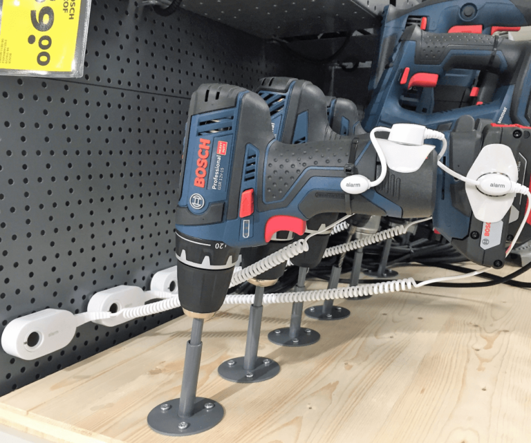 InVue 잠금 장치로 고정된 드릴