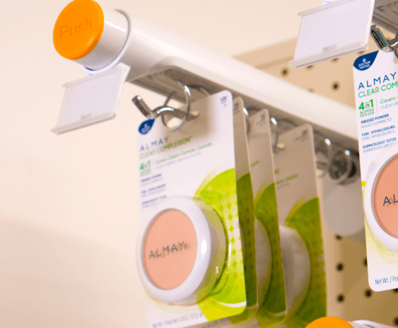 T1000 앨메이(Almay) 화장품을 전시합니다.