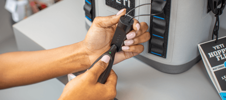 OneKEY 예티 쿨러에 고정된 케이블 잠금장치 OneKEY