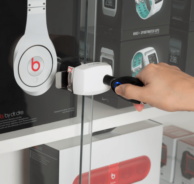 원키( OneKEY)가 적용된 유리 슬라이딩 도어의 슬라이더 잠금 장치