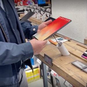 화이트 OnePOD iPOD이 Expert Link에 부착된 상태