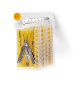 T100 디스펜서는 포장된 멀티툴을 표시합니다