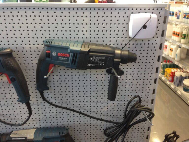 InVue로 고정된 네일 건