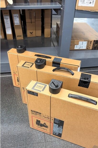InVue's 패키지 보호: 소매용 소비자 가전 제품을 안전하게 보호하는 코너 보호대( Package Wrap ).